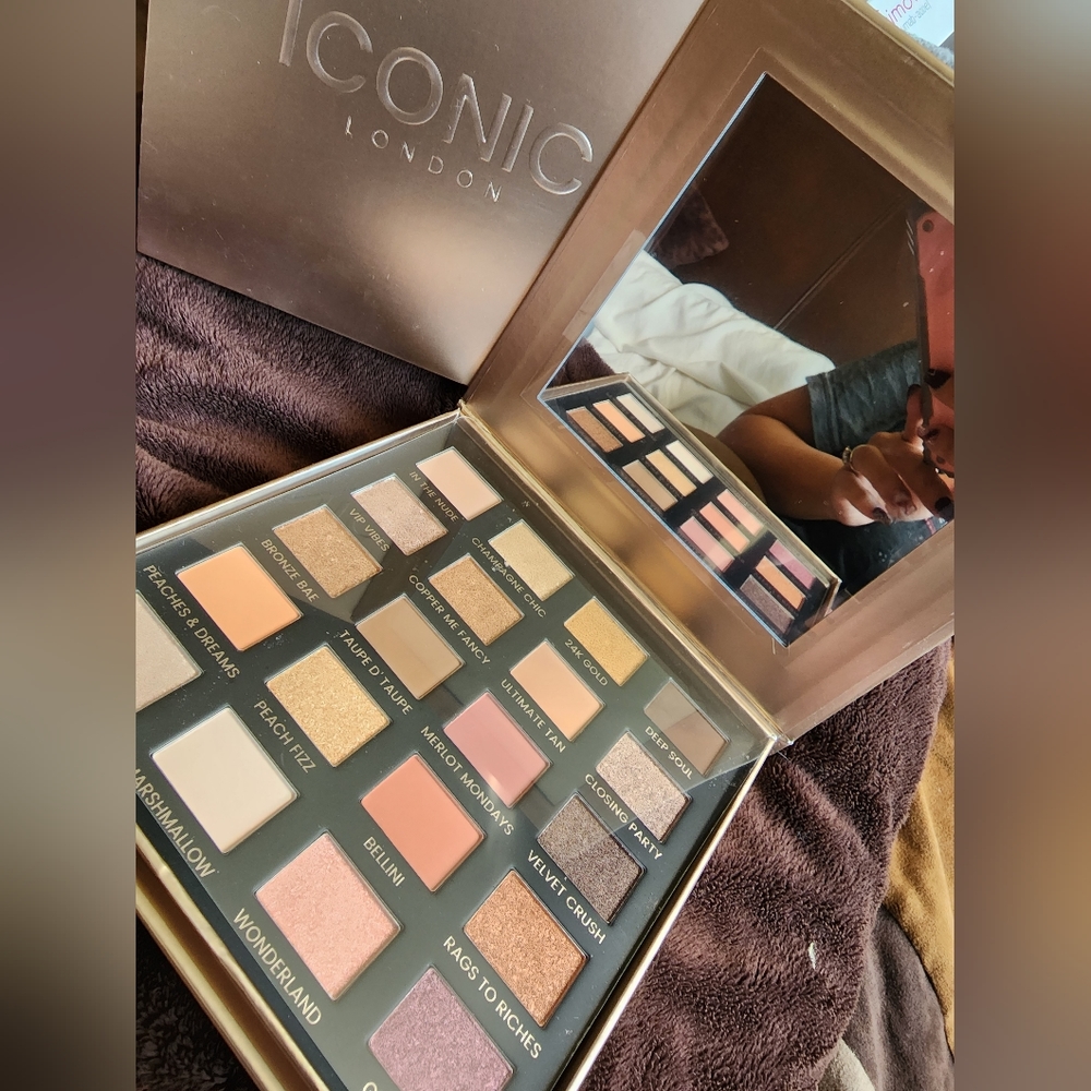 Iconic London Day to Slay Eyeshadow Palette